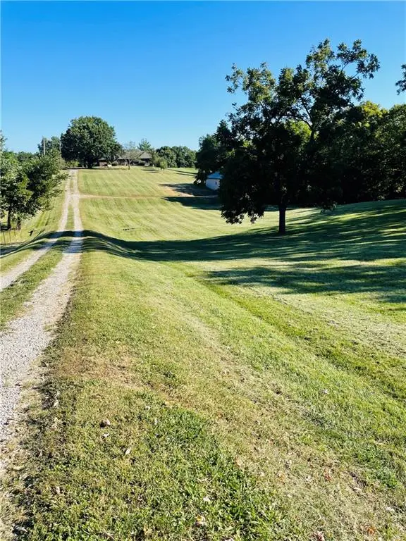 9556 Parallel Pkwy, Kansas City, KS 66109