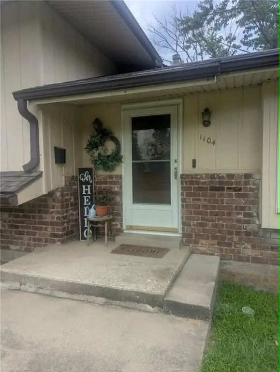 1104 W Forrest LN, Excelsior Springs, MO 64024
