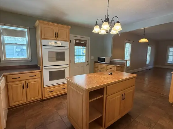 714 W 8th ST, Pittsburg, KS 66762
