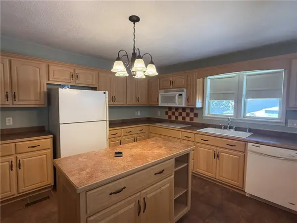 714 W 8th ST, Pittsburg, KS 66762