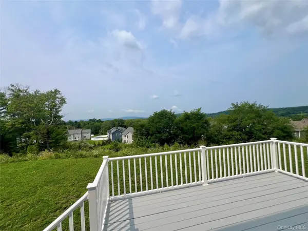 47 Dartmouth DR, Poughkeepsie, NY 12603