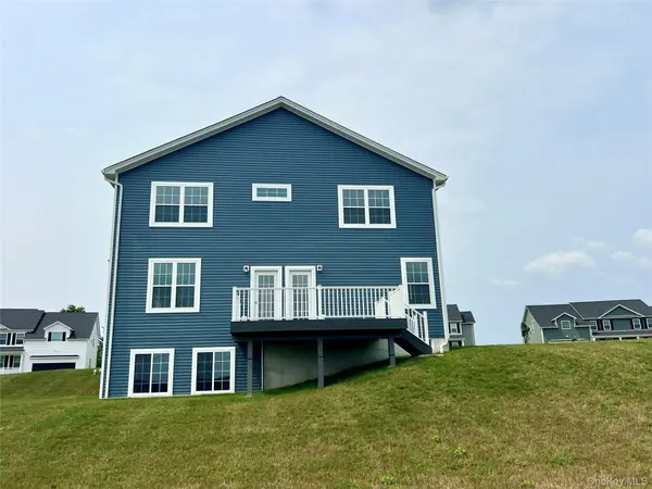 34 Dartmouth DR, Poughkeepsie, NY 12603