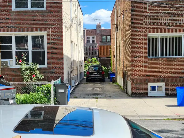 2925 200th ST, Bayside, NY 11360
