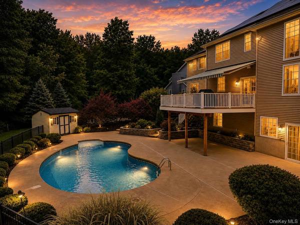 131 Winding Brook CT, New Windsor, NY 12553