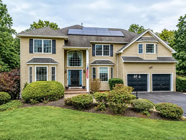 131 Winding Brook CT, New Windsor, NY 12553