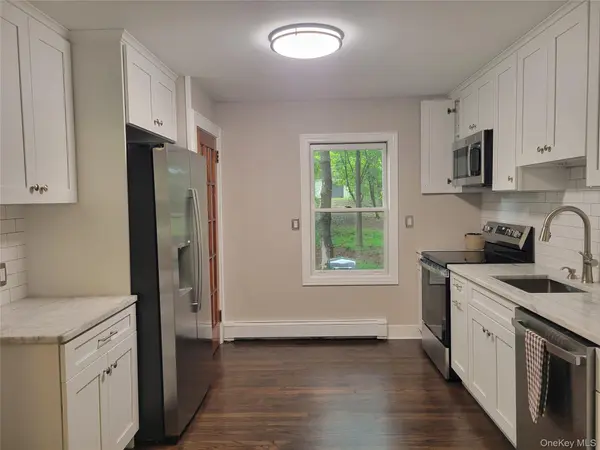 1078 Salt Point TPKE, Pleasant Valley, NY 12569