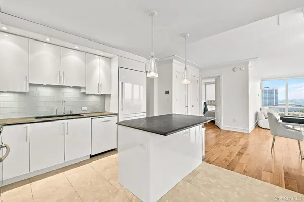 1 Renaissance SQ #15D, White Plains, NY 10601