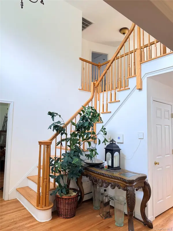 14 Clarks LN, Milton, NY 12547