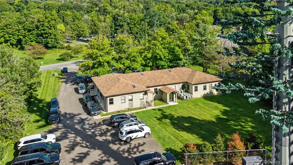 11 Abrams RD, Central Valley, NY 10917
