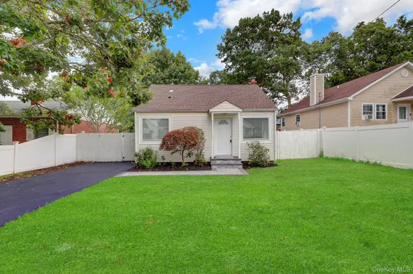 386 Tallwood DR, Shirley, NY 11967