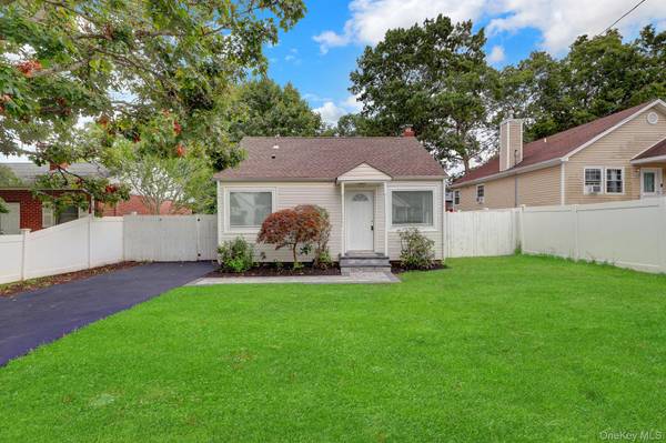 386 Tallwood DR, Shirley, NY 11967