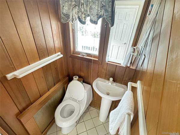 2517 Rockville Centre Pkwy, Oceanside, NY 11572
