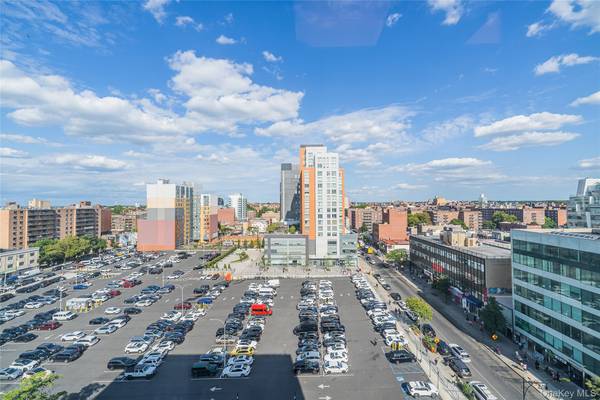 136-17 39 AVE #suite, Flushing, NY 11354