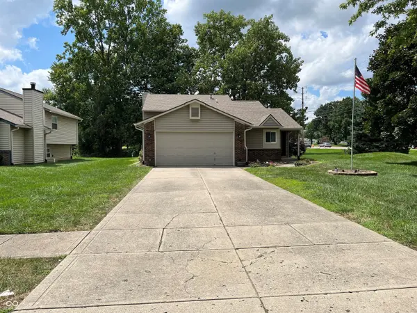 1292 Timber Creek LN, Greenwood, IN 46142