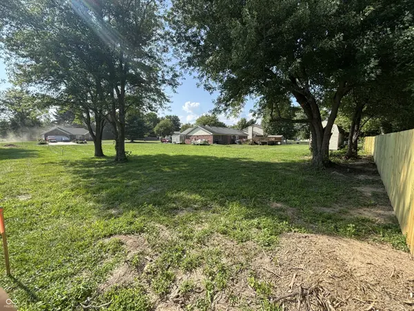 5684 N Vinton Hills DR, Fairland, IN 46126