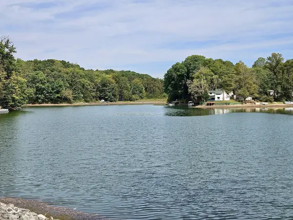 212 Lake Hart, Mooresville, IN 46158