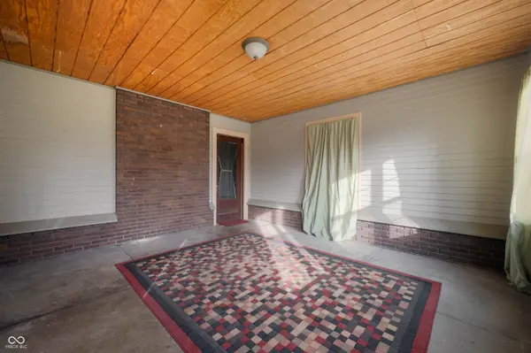 4 W Henley ST, Carthage, IN 46115