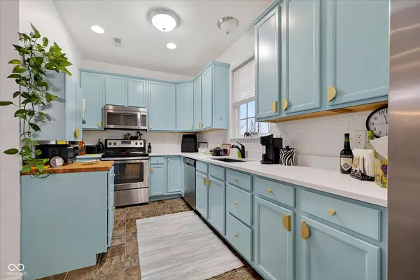 439 Dylan DR, Avon, IN 46123