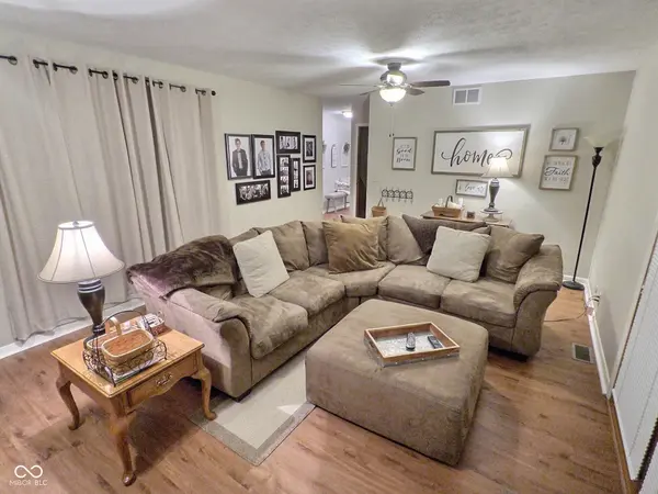 3642 Deerfield PL, Columbus, IN 47203