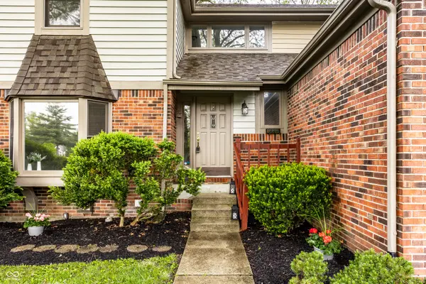 7570 Pinesprings West DR, Indianapolis, IN 46256