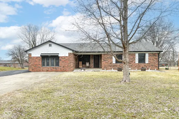 382 Pinedale DR, Avon, IN 46123