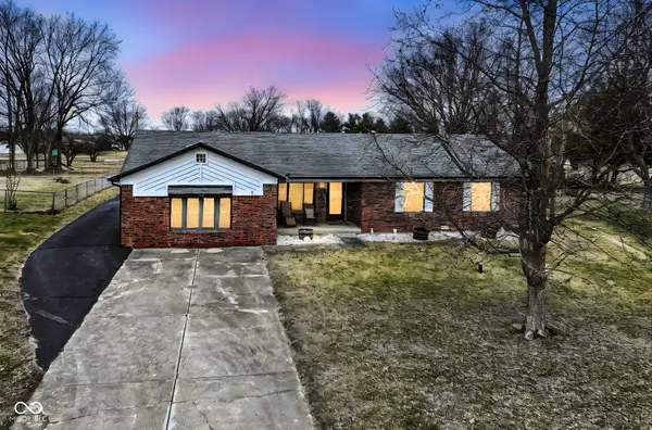 382 Pinedale DR, Avon, IN 46123