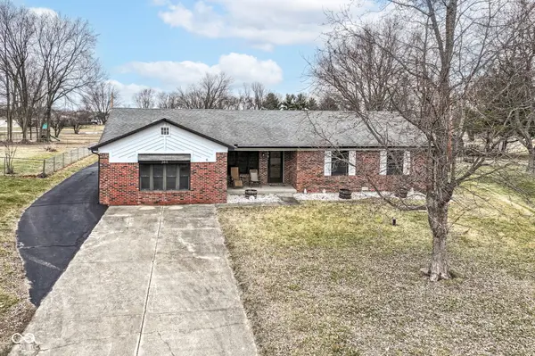 382 Pinedale DR, Avon, IN 46123