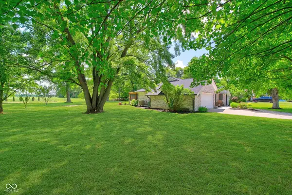 1492 Woodscliff DR, Anderson, IN 46012