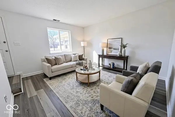 2872 Two Worlds DR, Columbus, IN 47201