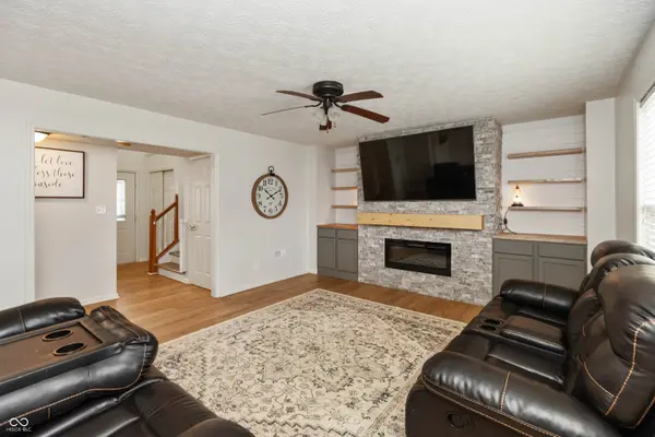 502 Acorn DR, Whiteland, IN 46184