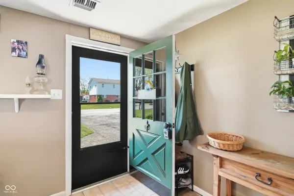 917 Linda DR, Fortville, IN 46040