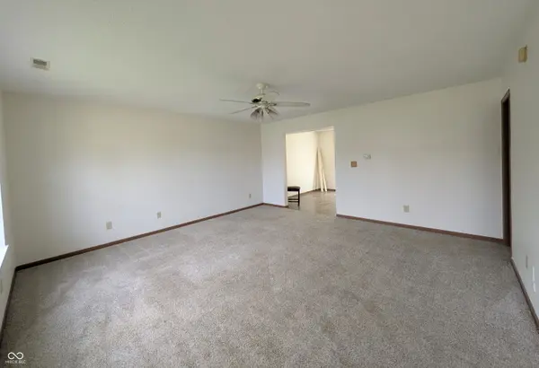 1685 Thresher DR, Columbus, IN 47201