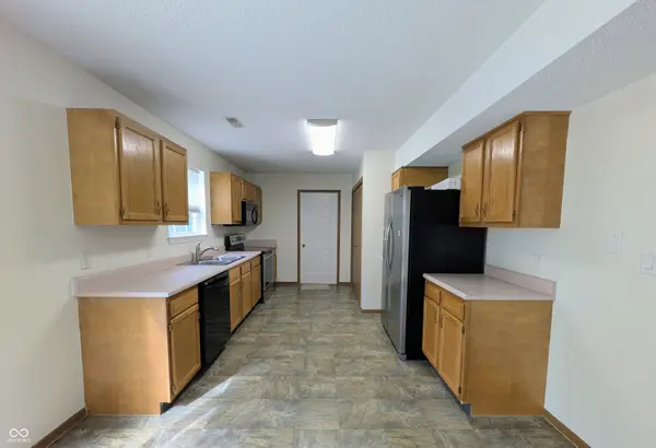 1685 Thresher DR, Columbus, IN 47201