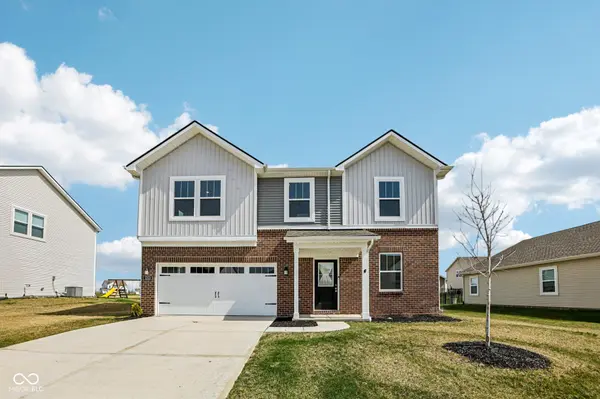 2221 Boxwood DR, Greenfield, IN 46140