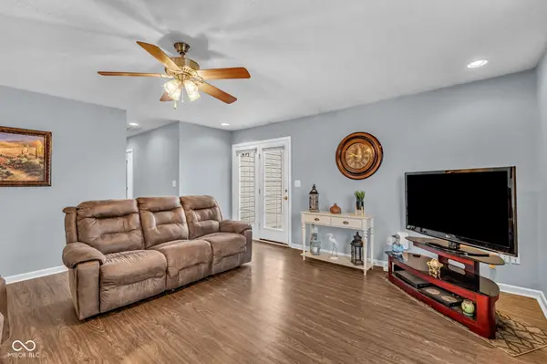 865 W Palomino PL, Bargersville, IN 46106