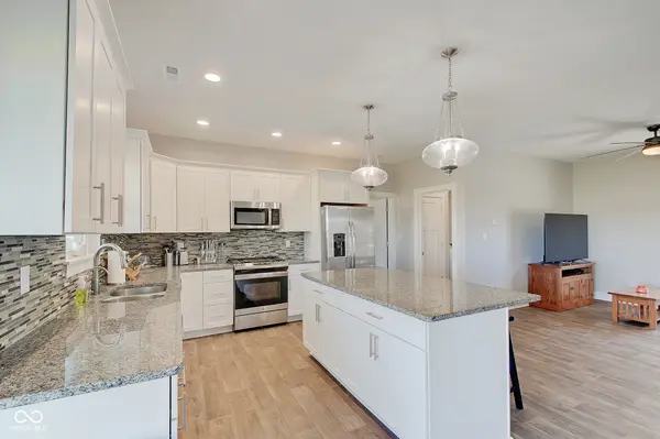 646 N Sobota WAY, Trafalgar, IN 46181