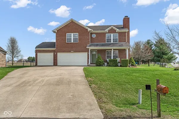 13053 N River Grove DR, Columbus, IN 47203