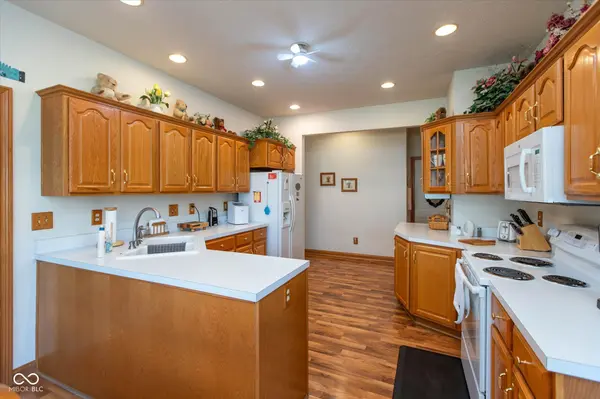 11040 Harness WAY, Indianapolis, IN 46239