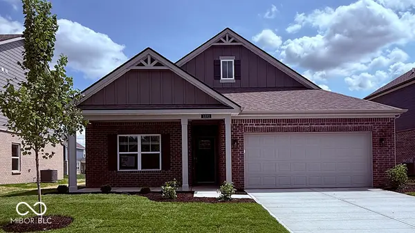 1271 Foxtail LN, Greenwood, IN 46143