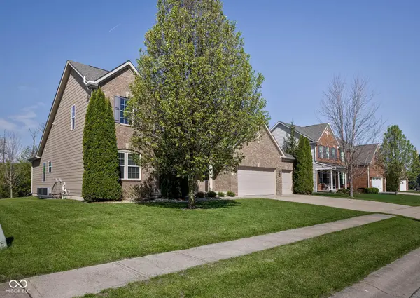 5828 Sunnyvalle DR, Bargersville, IN 46106