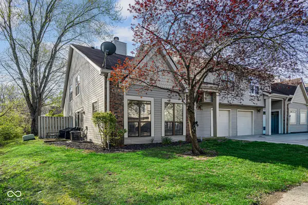 8001 Valley Farms LN, Indianapolis, IN 46214