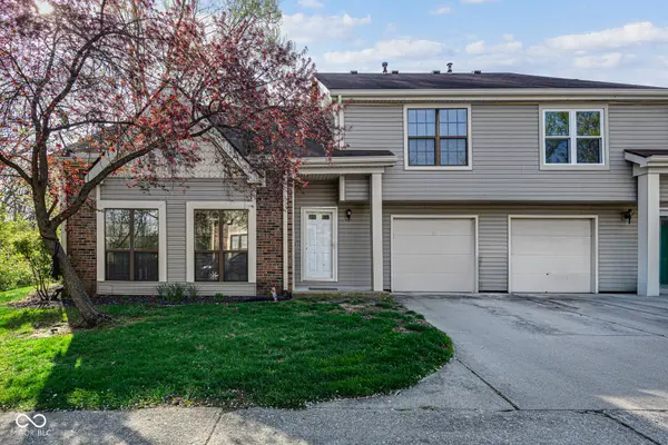 8001 Valley Farms LN, Indianapolis, IN 46214