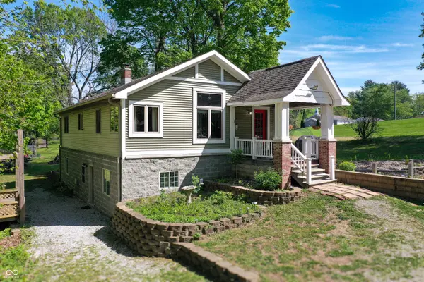 8465 Valley View DR, Martinsville, IN 46151