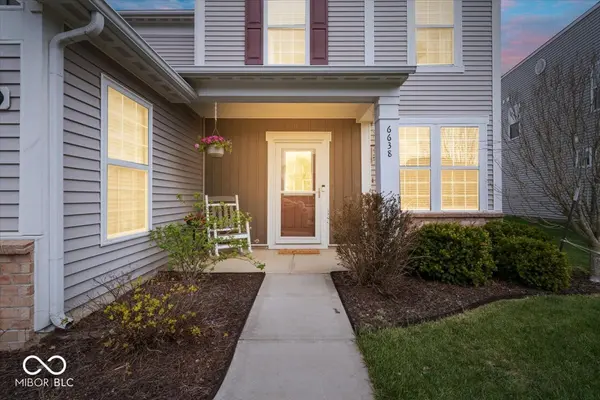 6638 Keepsake DR, Whitestown, IN 46075