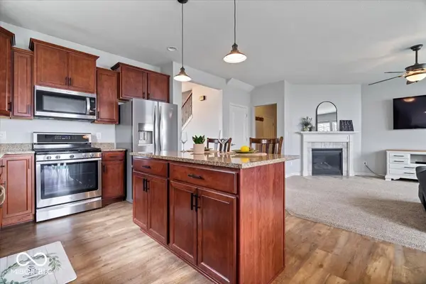 6638 Keepsake DR, Whitestown, IN 46075