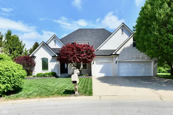 1708 Woodcroft CT, Greenwood, IN 46143