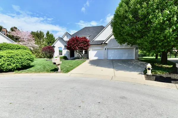 1708 Woodcroft CT, Greenwood, IN 46143
