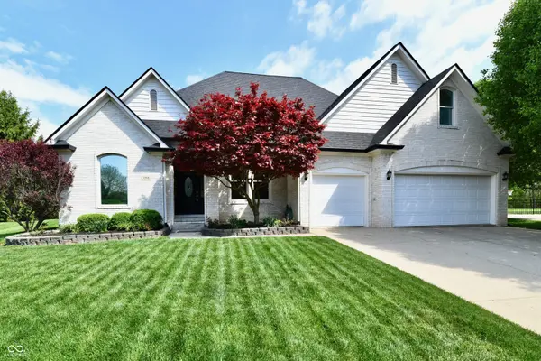 1708 Woodcroft CT, Greenwood, IN 46143