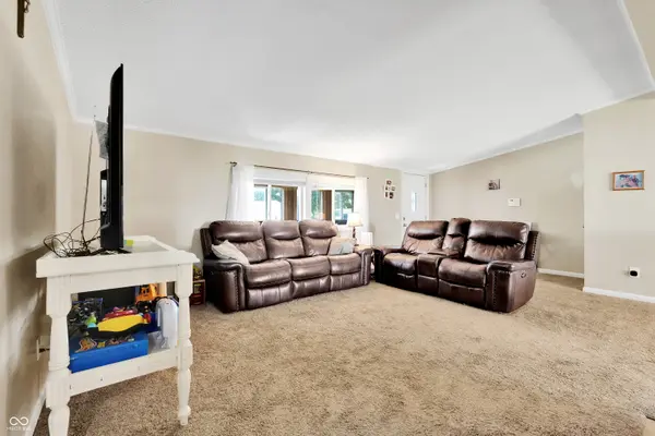 38 Fountain Lake DR, Greenfield, IN 46140