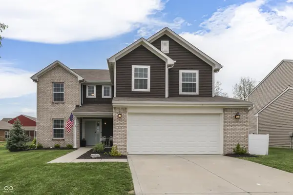 814 Cherry Tree LN, Greenwood, IN 46143